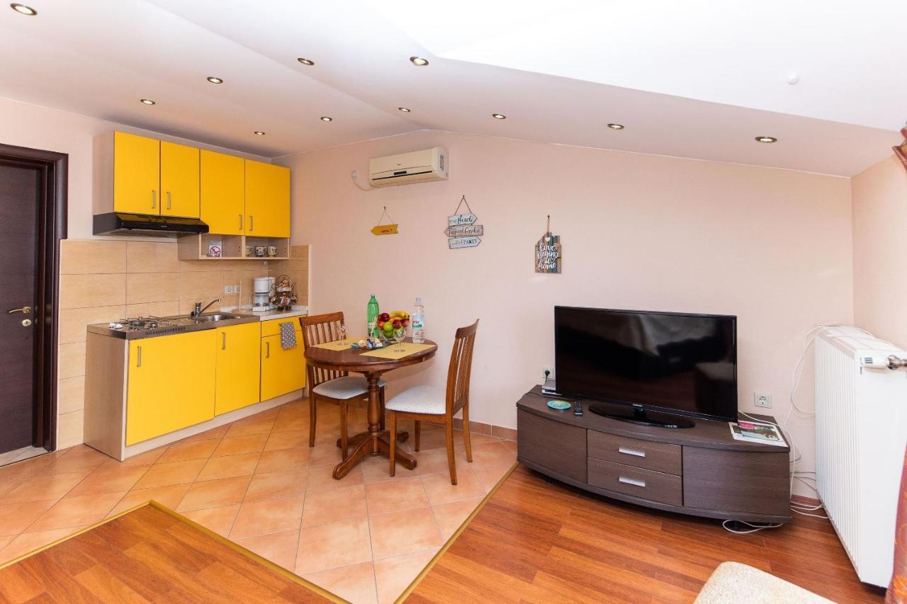 Apartments Artan Crikvenica Exterior photo
